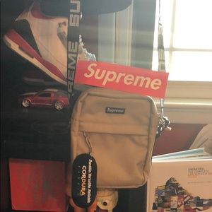 Supreme s/s 18 shoulder bag SOLDDDDDD❌❌❌